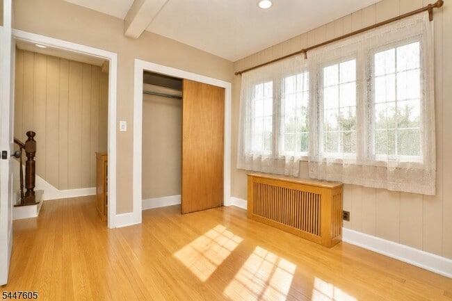 Building Photo - 425 Davis Ave