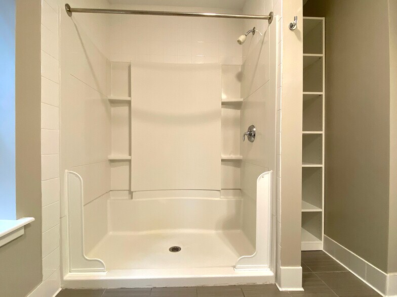 Building Photo - 58 Kent St