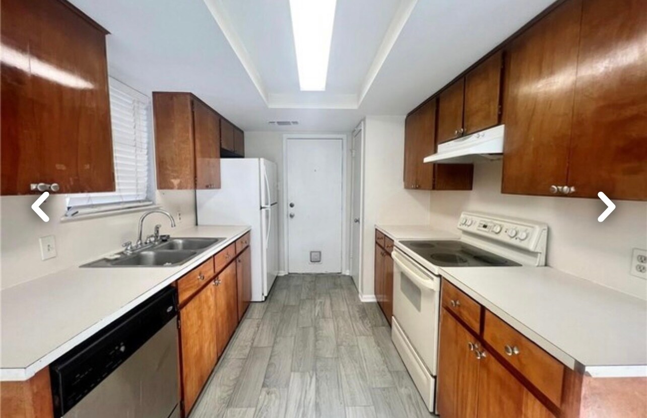 Building Photo - 1712 Ridgeway