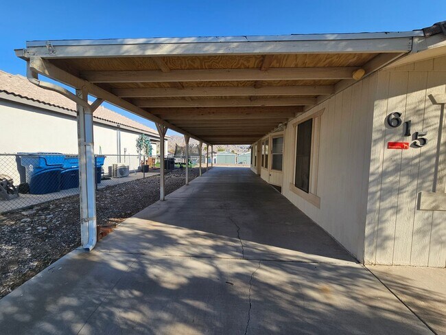 Building Photo - Large 3 bed/2 bath manufactured home in de...