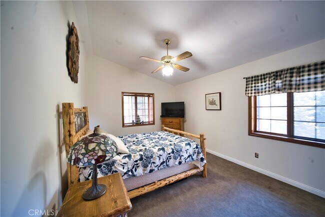 Building Photo - 31644 Christmas Tree Ln