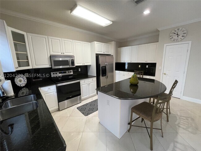 Building Photo - 16331 SW 49th Ct
