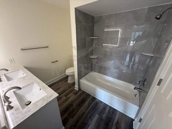 Building Photo - 1560 Meadowside Dr