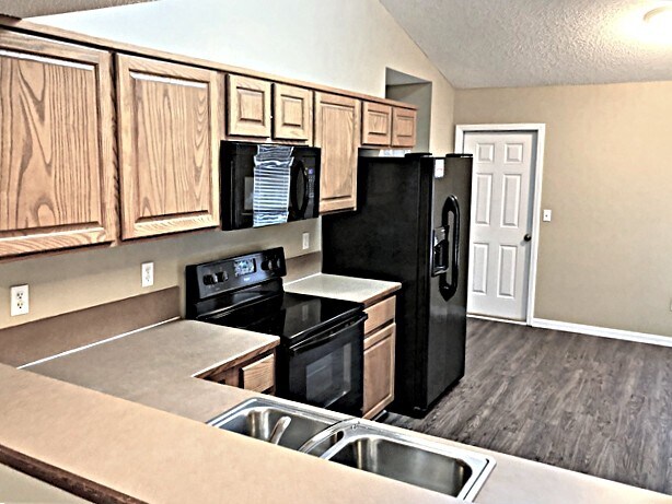 Building Photo - 2739 Ravine Hill Dr