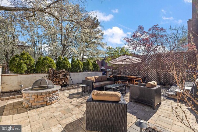 Building Photo - 2115 Fairfield Pl