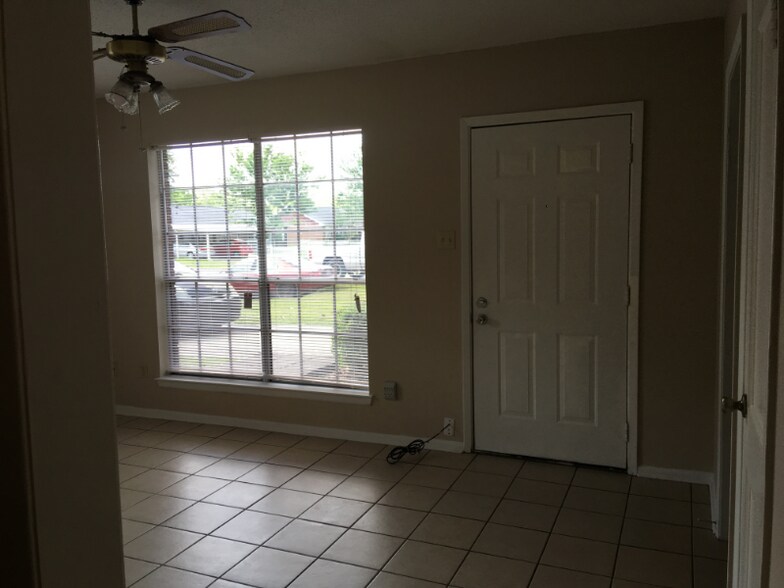 Building Photo - 7108 Thornbriar St