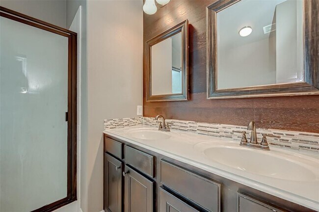 Building Photo - 2439 Marquette Trail