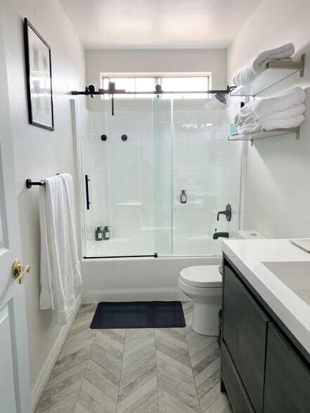 Building Photo - 2631 S Rimpau Blvd