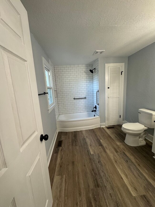 Building Photo - Charming 3-Bedroom Cottage With Modern Updates