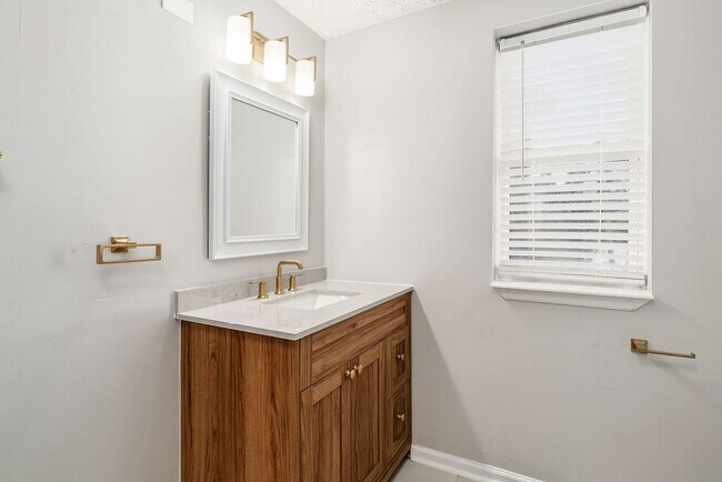 Building Photo - Available Now!!! Newly Renovated Merion Vi...