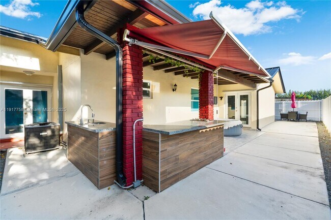 Building Photo - 1025 NW 128th Ct