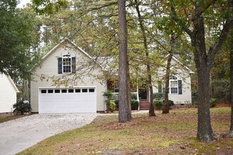 Building Photo - Newly refurbished, Great Location