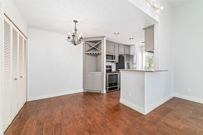 Building Photo - 2300 Augusta Dr