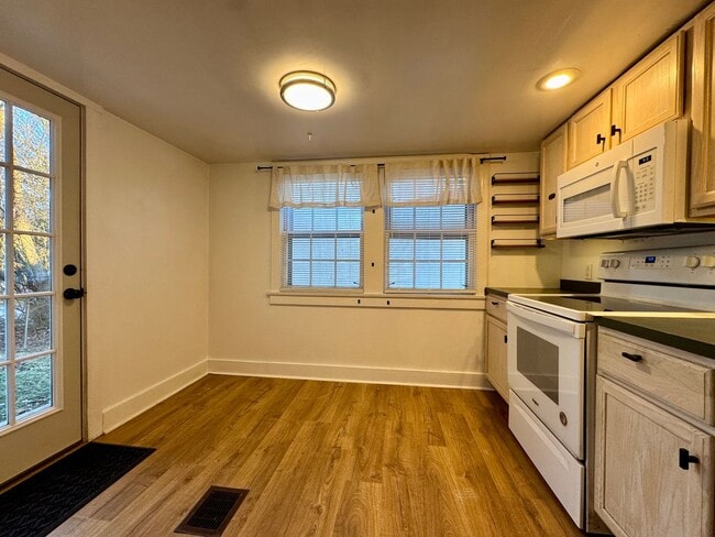 Building Photo - Historic Three Bedroom Home With Ample Outdoor Space - SHORT-TERM LEASE