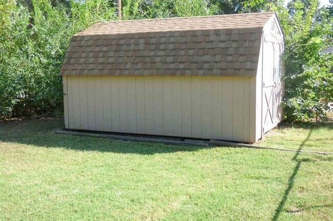 Building Photo - 3 Bed 2 Bath Home with 2 Car Garage