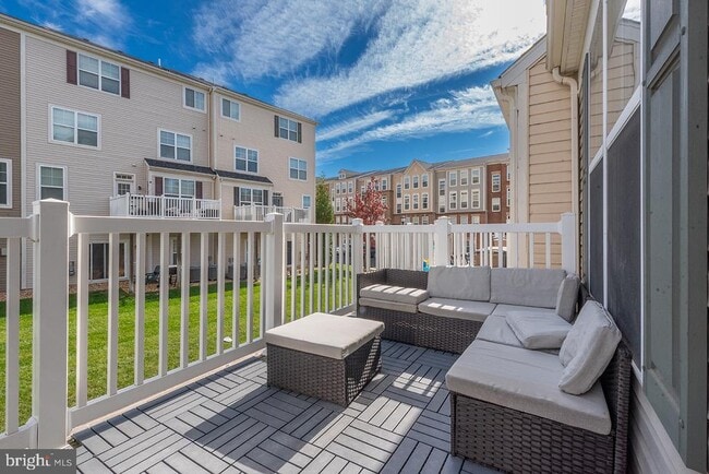 Building Photo - 43376 Town Gate Square