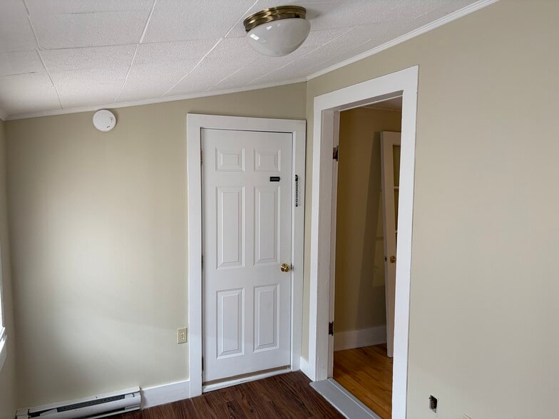 Building Photo - 53 N Spring St