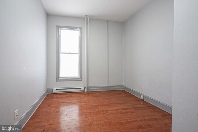 Building Photo - 1525 Tasker St