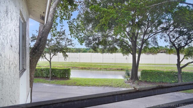 Building Photo - 505 Gardens Dr