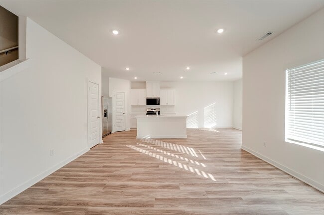 Building Photo - 139 S Maroon Ave