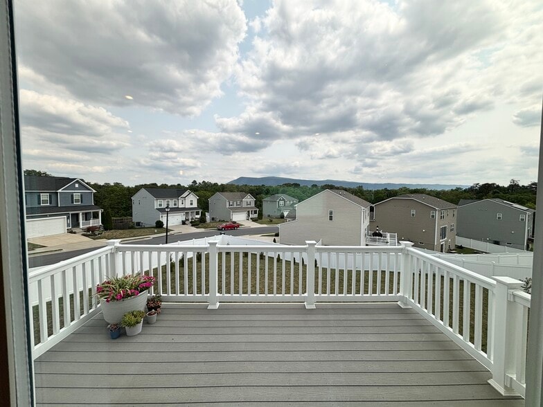 Building Photo - 324 Cedar Spring Dr