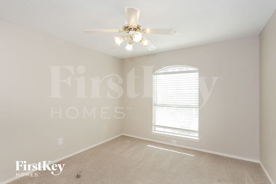 Building Photo - 1146 Finch Cir