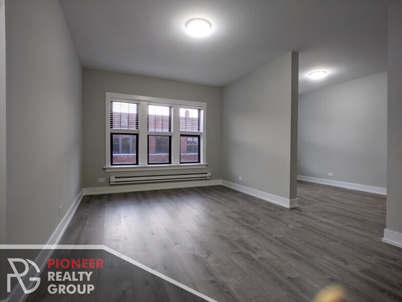 Building Photo - 630 W Cornelia Ave