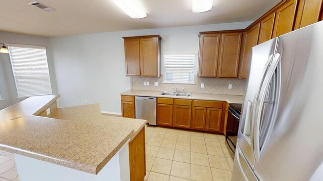 Building Photo - "Spacious 5-Bedroom Oasis with Pool on Gri...