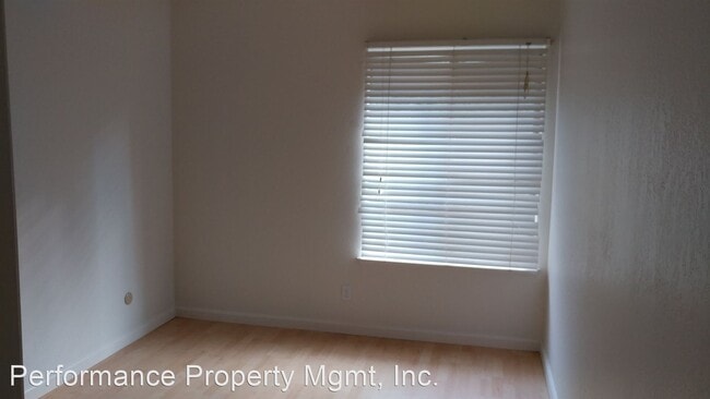 Building Photo - 3 br, 1 bath House - 76 W. Sierra Ave #108