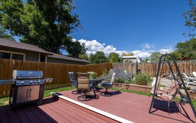 Building Photo - Charming 3-Bedroom Ranch for Rent in Prime...