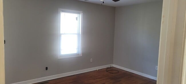 Building Photo - 3 Bedroom / 1 Bath Ranch Home  Rogersville TN