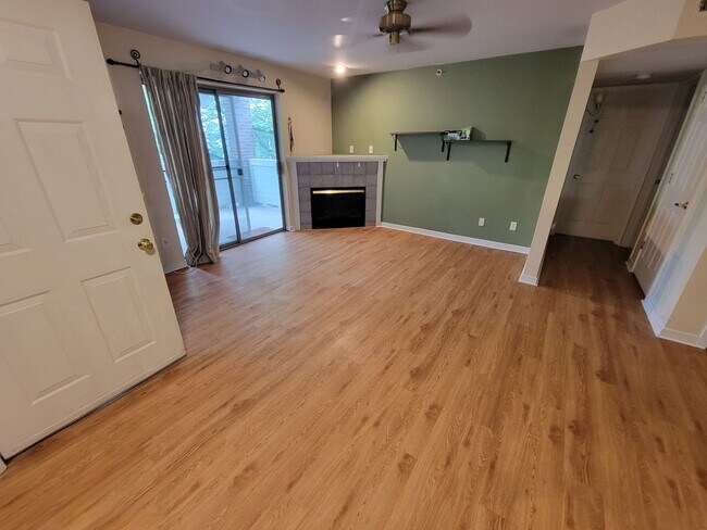 Building Photo - Super spacious 1 bedroom condo in South Boulder with reserved parking