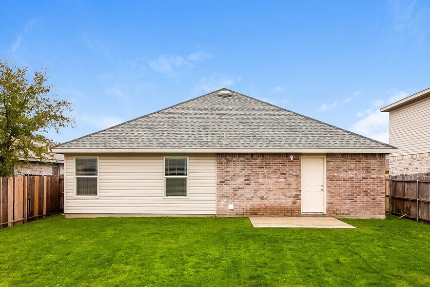 Building Photo - 16904 Fenwick Ct