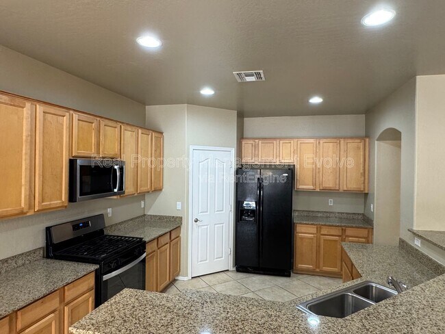 Building Photo - 15440 W Jefferson St