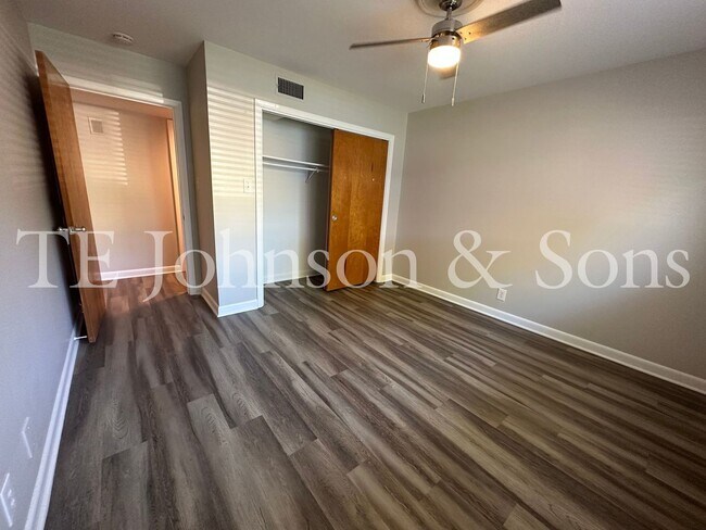 Building Photo - 1 Bedroom Minutes from The School of the Arts!