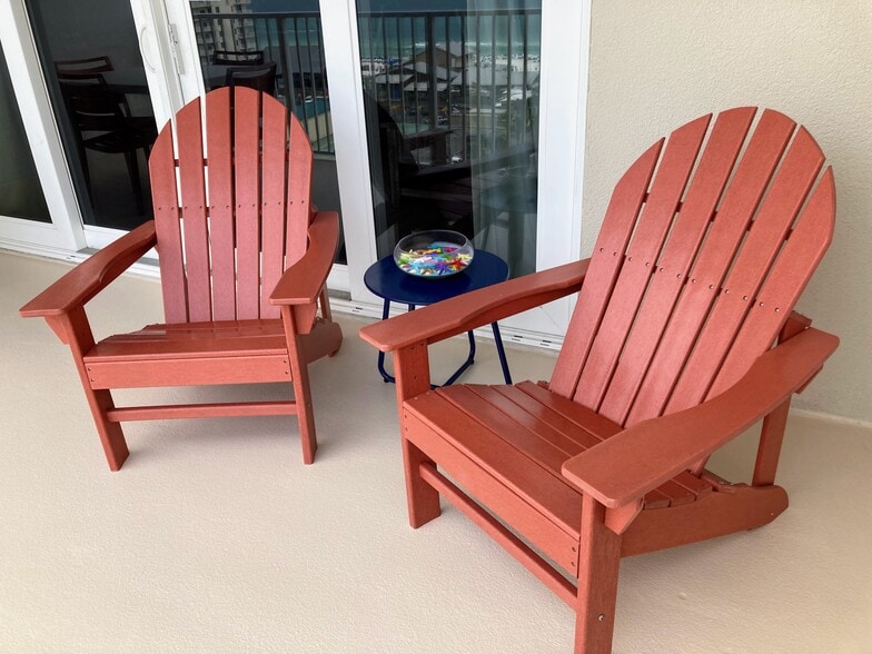 Building Photo - 9860 S Thomas Dr