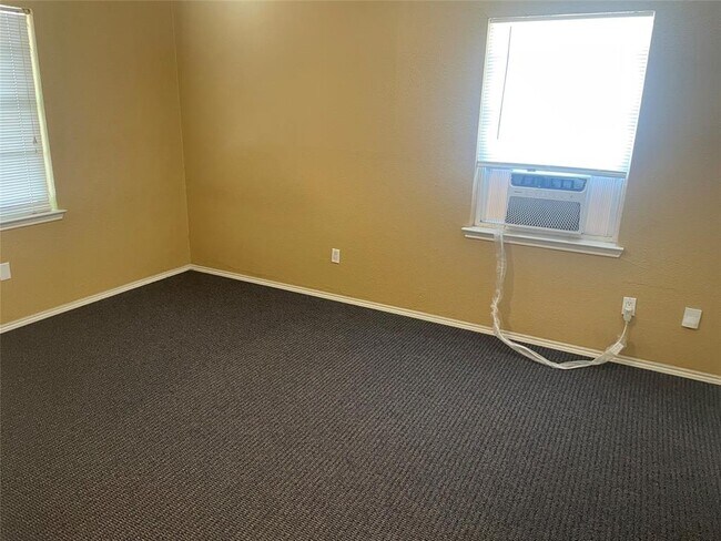 Building Photo - 908 N Zang Blvd