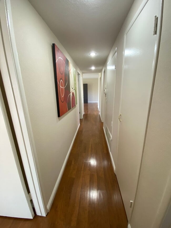 Building Photo - Remodeled 3 Bedroom Lakewood House For Rent-Ready For Move-in ASAP!