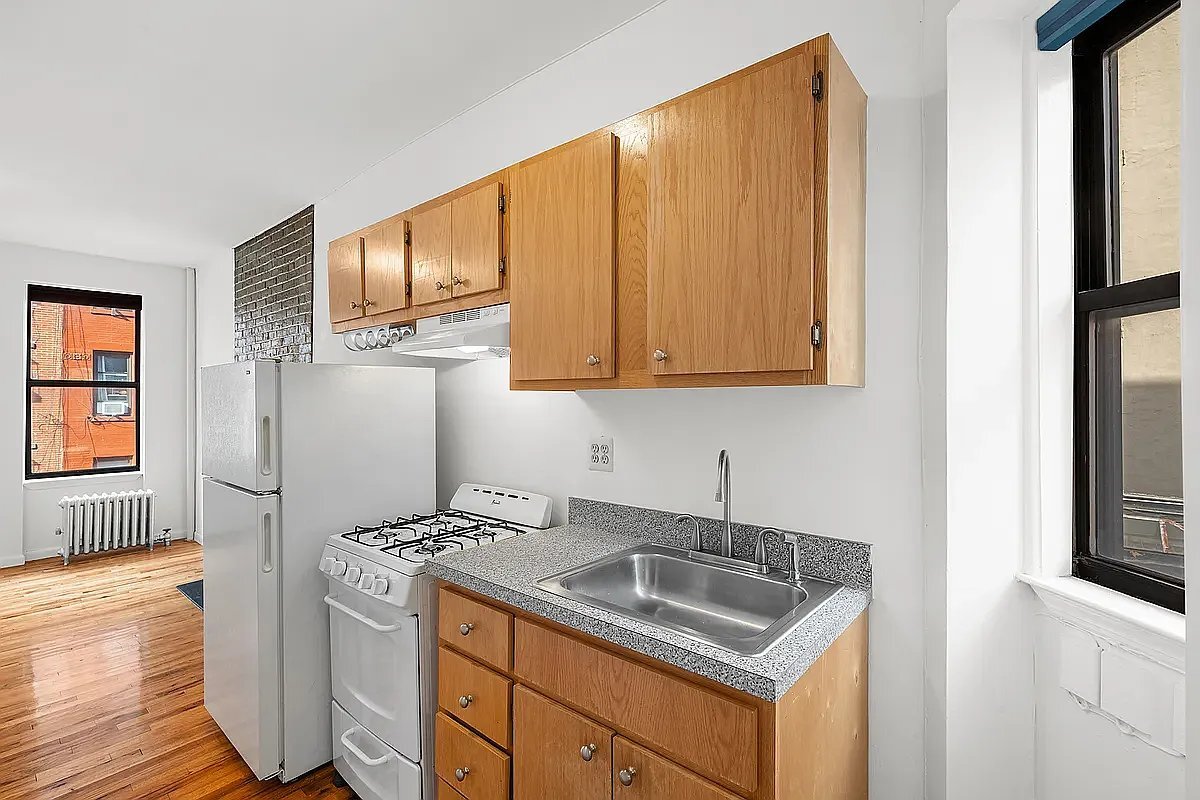 Building Photo - 242 Mulberry St