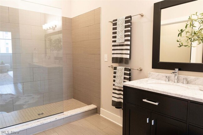 Building Photo - 1260 W 4th St