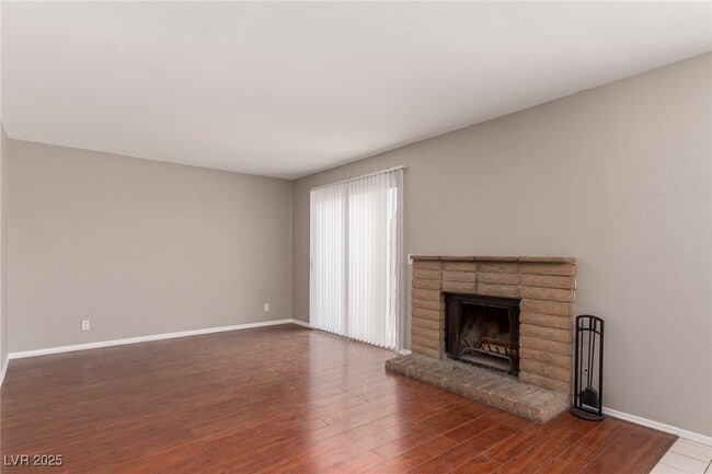 Building Photo - 557 Chelsea Dr