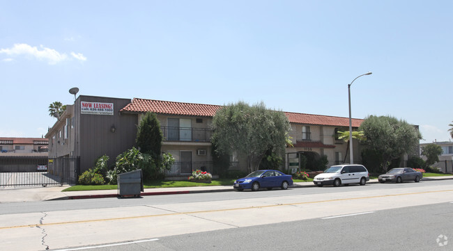 Building Photo - Covina Bonita