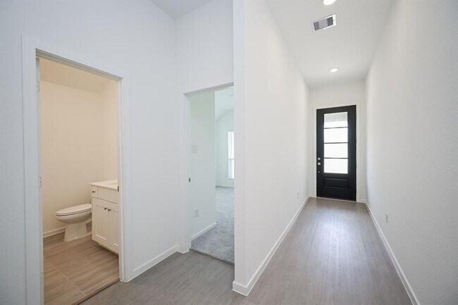 Building Photo - 26811 Tree Mallow Dr