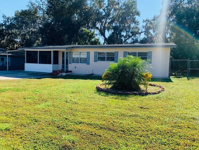 Building Photo - 811 Lafayette Ln