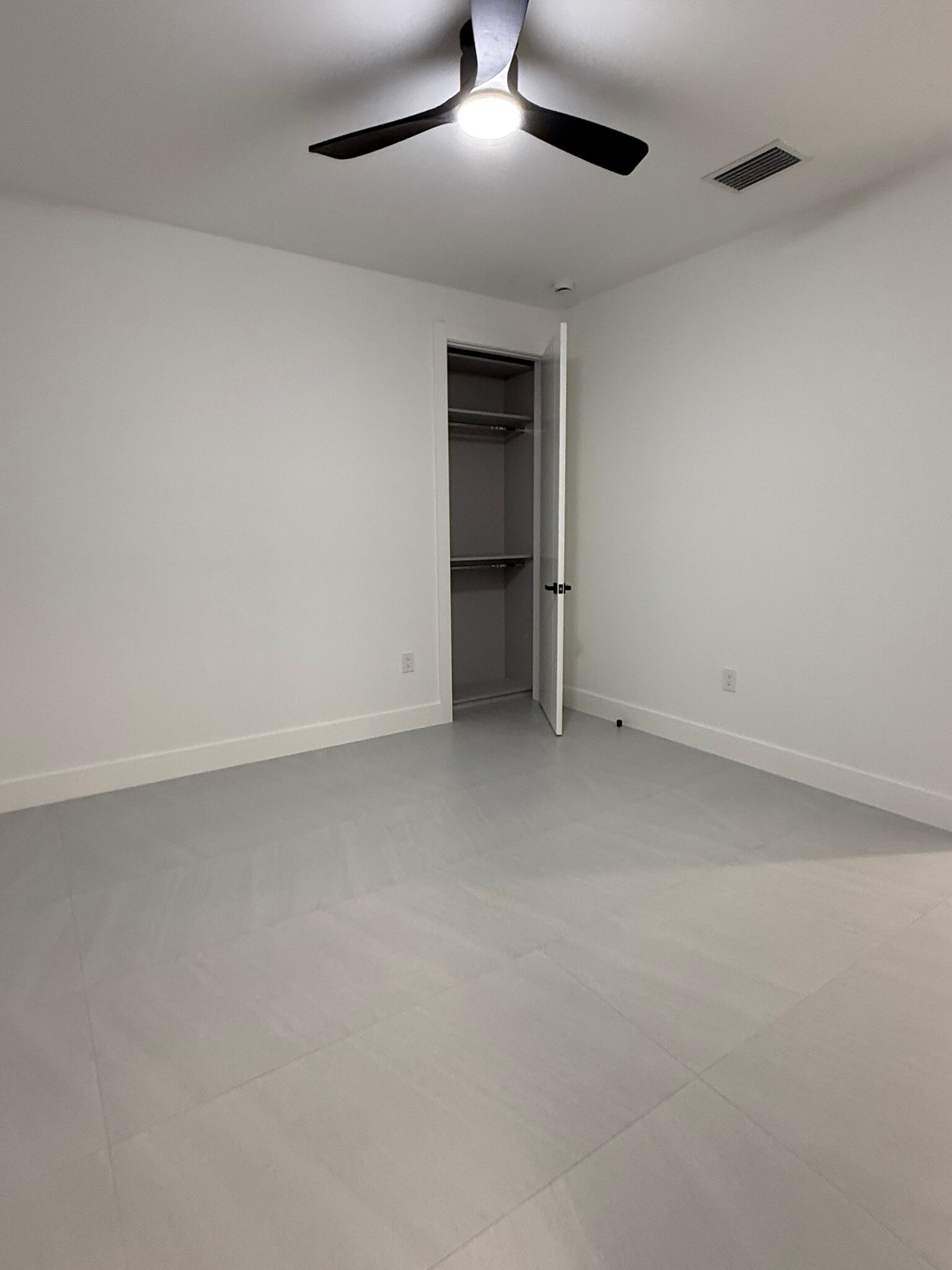 Building Photo - 920 SW 71st Ave