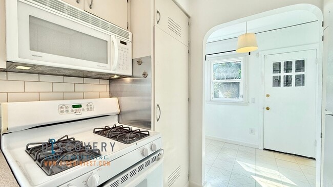 Building Photo - 2 Bedroom Dimond District Spanish Style Bu...
