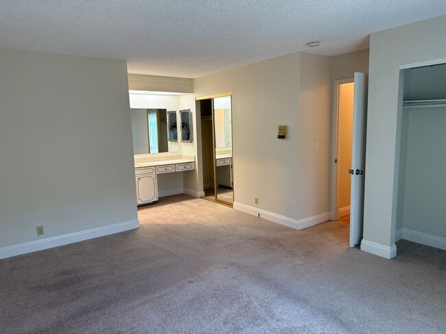 Building Photo - 4 bedroom Blossom Valley Home
