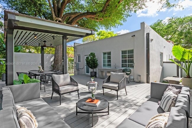 Building Photo - 1502 El Rado St