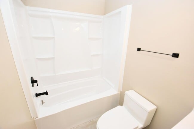 Building Photo - Remodeled 3 bedroom 1 bath home in South Bend IN