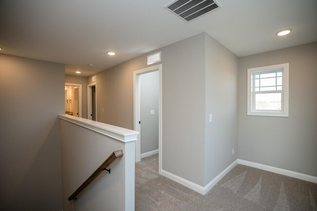 Building Photo - 924 Camden Ct